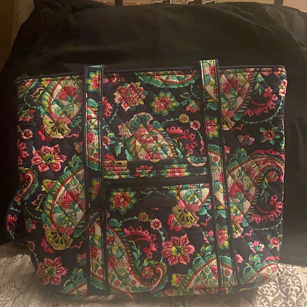 Selling a Vera Bradley handbag-used one time.